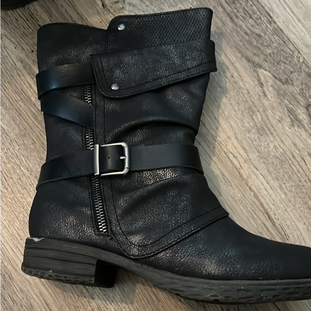 Women’s boots. Worn once.